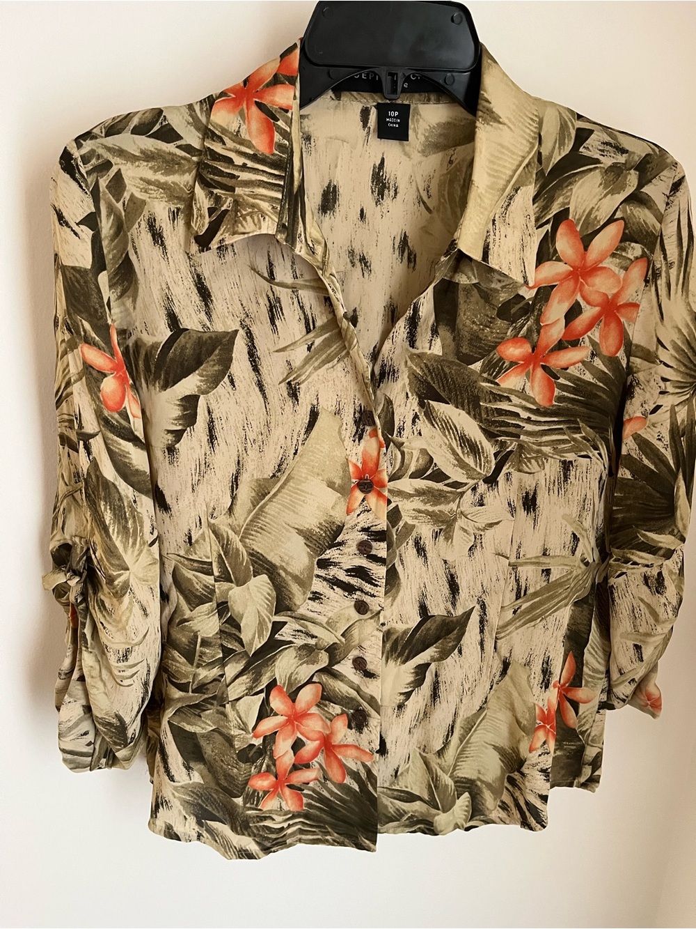 Josephine Chaus 10 petite Greenish Shirt with Abstract green and orange flowers